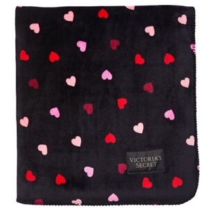 NWT Victorias Secret Faux Fur HEART Throw Blanket